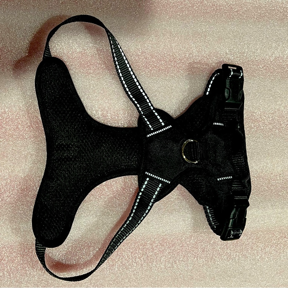 Black Dog Harness 20-27 pounds Medium
